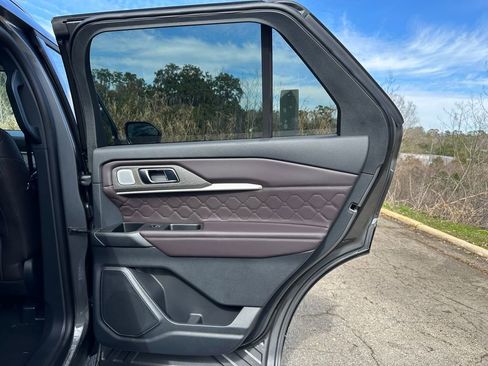 Used 2026 Ford Explorer Platinum w/ LUX Leather Package AWD/4WD image 34