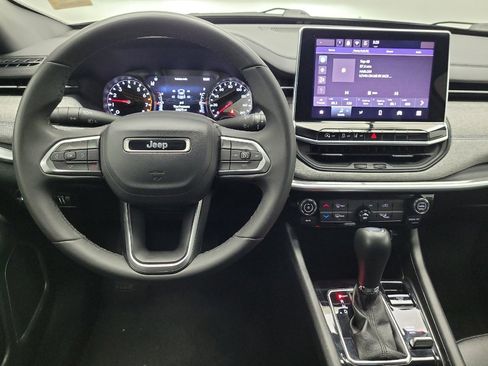 Used 2024 Jeep Compass Latitude image 22