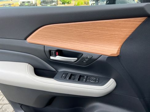 New 2026 Toyota Grand Highlander AWD image 13