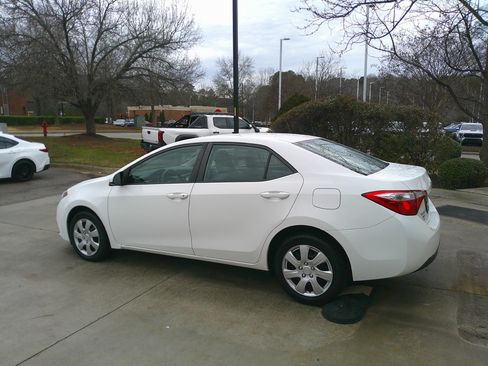 Used 2016 Toyota Corolla LE image 9