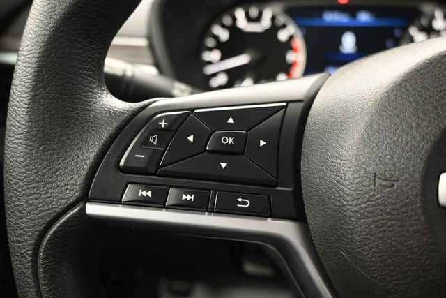 Used 2025 Nissan Altima 2.5 SV FWD image 14