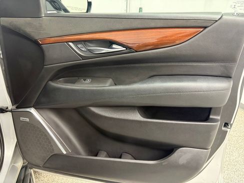 Used 2017 Cadillac Escalade ESV Luxury AWD/4WD image 43