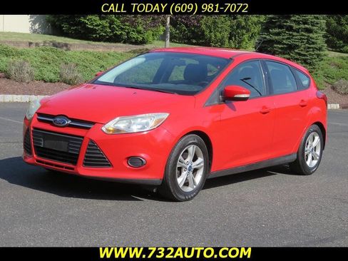 Used 2014 Ford Focus SE FWD image 1