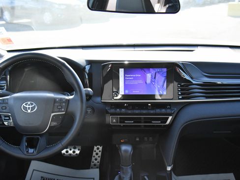 Used 2026 Toyota Camry SE FWD image 38