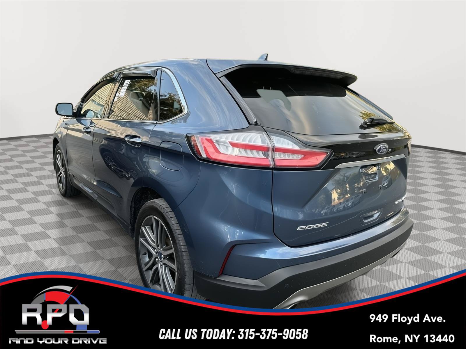 Used 2019 Ford Edge Titanium w/ Cold Weather Package AWD/4WD image 2