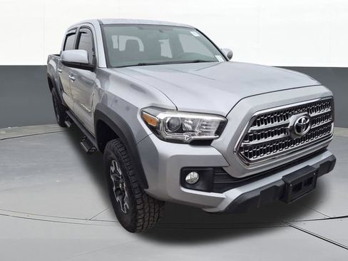 Used 2017 Toyota Tacoma TRD Off-Road image 1