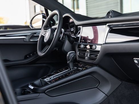 Certified 2026 Porsche Macan AWD/4WD image 44