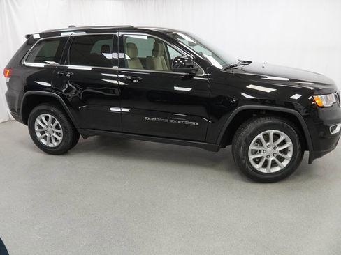 Certified 2022 Jeep Grand Cherokee Laredo E image 11