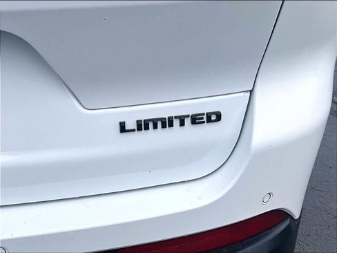 Used 2023 Jeep Grand Cherokee L Limited w/ Black Appearance Package image 30