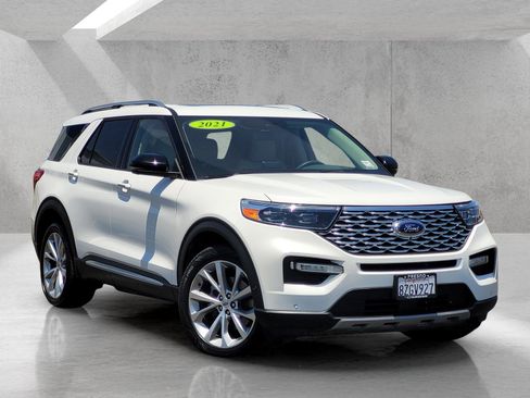Used 2021 Ford Explorer Platinum w/ Equipment Group 601A AWD/4WD image 2