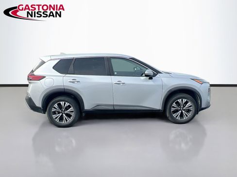 Used 2023 Nissan Rogue SV image 10