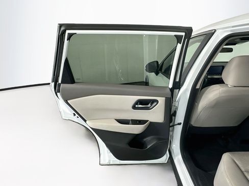 Used 2025 Nissan Rogue SV AWD/4WD image 25