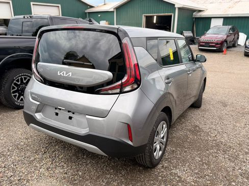 Used 2024 Kia Soul LX FWD image 2