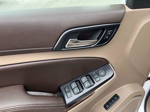 Used 2018 Chevrolet Suburban LT w/ LT Signature Package image 15