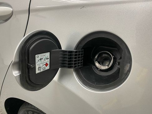 Used 2017 Ford Fiesta SE image 13