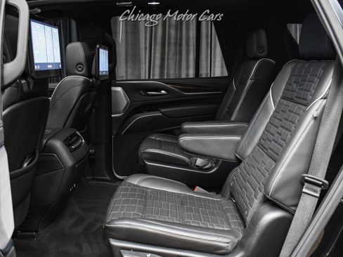 Used 2021 Cadillac Escalade Sport Platinum w/ LPO, ONYX Package AWD/4WD image 30