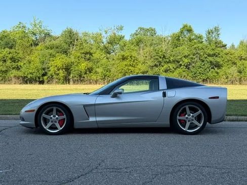 Used 2005 Chevrolet Corvette Coupe w/ Preferred Equipment Group RWD image 37