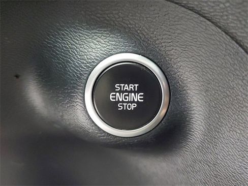 Used 2020 Volvo XC40 T4 R-Design w/ Advanced Package image 32