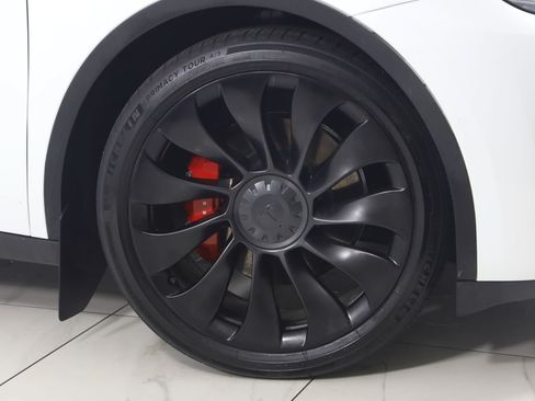 Used 2022 Tesla Model Y Performance AWD/4WD image 16