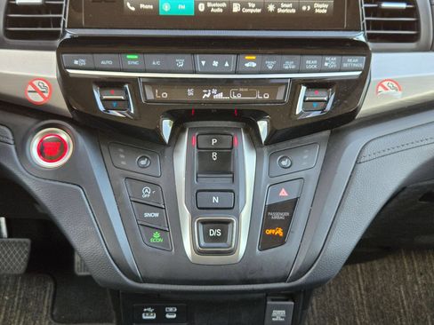 Certified 2025 Honda Odyssey EX-L image 17