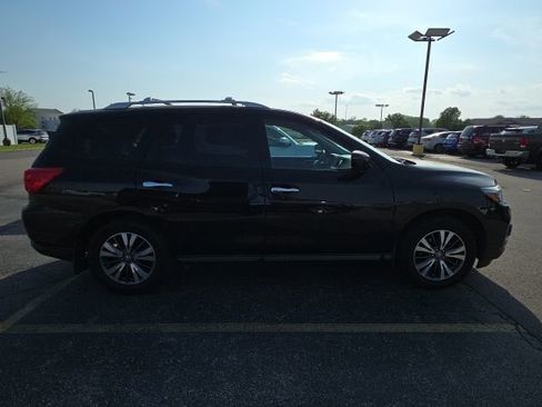 Used 2019 Nissan Pathfinder S image 5