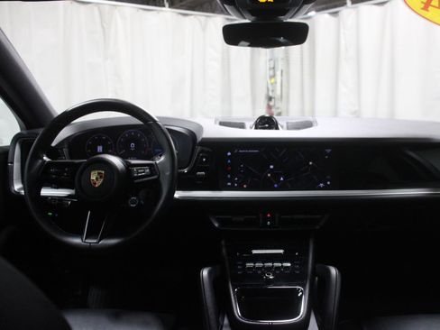 Used 2024 Porsche Cayenne Coupe AWD/4WD image 7