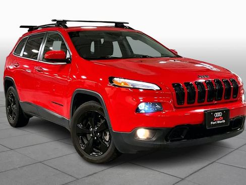 Used 2018 Jeep Cherokee Latitude w/ Altitude Package FWD image 3