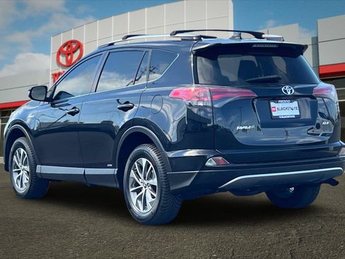 Used 2017 Toyota RAV4 XLE w/ Convenience Package AWD/4WD image 5