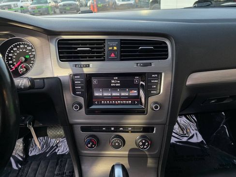 Used 2015 Volkswagen Golf S FWD image 34