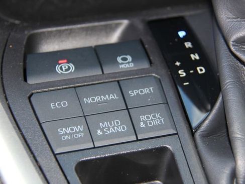 Used 2022 Toyota RAV4 XLE w/ Convenience Package image 28