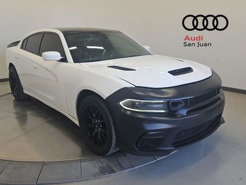 Used 2016 Dodge Charger SXT image 1