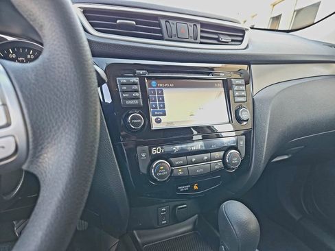 Used 2016 Nissan Rogue SV w/ SV Premium Package image 15