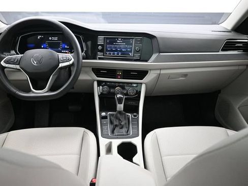 Used 2024 Volkswagen Jetta SE FWD image 15