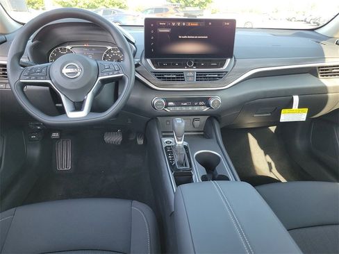 New 2025 Nissan Altima 2.5 SV image 4