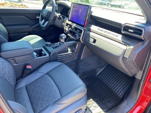 Used 2025 Toyota Tacoma Limited AWD/4WD image 28