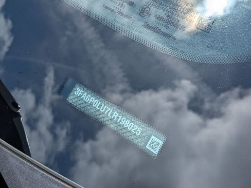 Used 2020 Ford Fusion SE FWD image 15