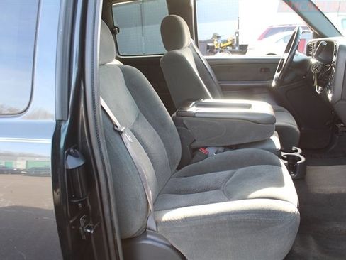 Used 2003 Chevrolet Silverado 2500 LS w/ Snow Plow Prep Package AWD/4WD image 37