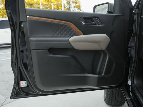 Used 2024 GMC Canyon Denali w/ LPO, Denali Black Edition image 31