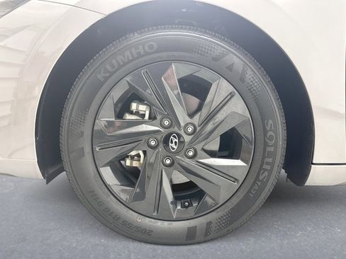 Used 2023 Hyundai Elantra SEL FWD image 21