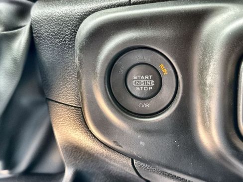 Used 2023 Jeep Gladiator Willys image 24