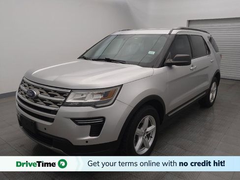 Used 2018 Ford Explorer XLT image 1