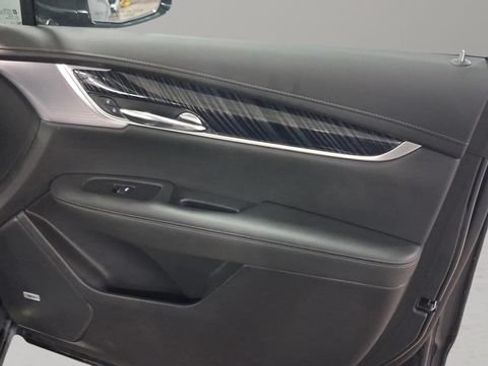 Used 2024 Cadillac XT6 Premium Luxury w/ LPO, Floor Liner Package AWD/4WD image 17