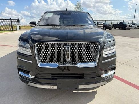 Used 2018 Lincoln Navigator Reserve w/ Technology Package AWD/4WD image 3