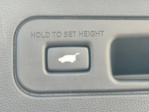 Used 2025 Honda Pilot Black Edition image 8