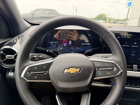 New 2026 Chevrolet Equinox LT w/ Convenience Package II FWD image 15