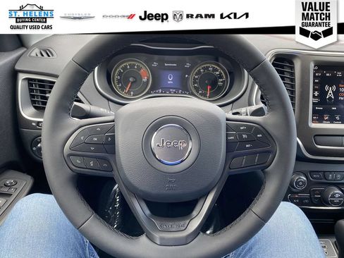 Used 2022 Jeep Cherokee Trailhawk w/ Sun, Sound & Nav Group AWD/4WD image 39