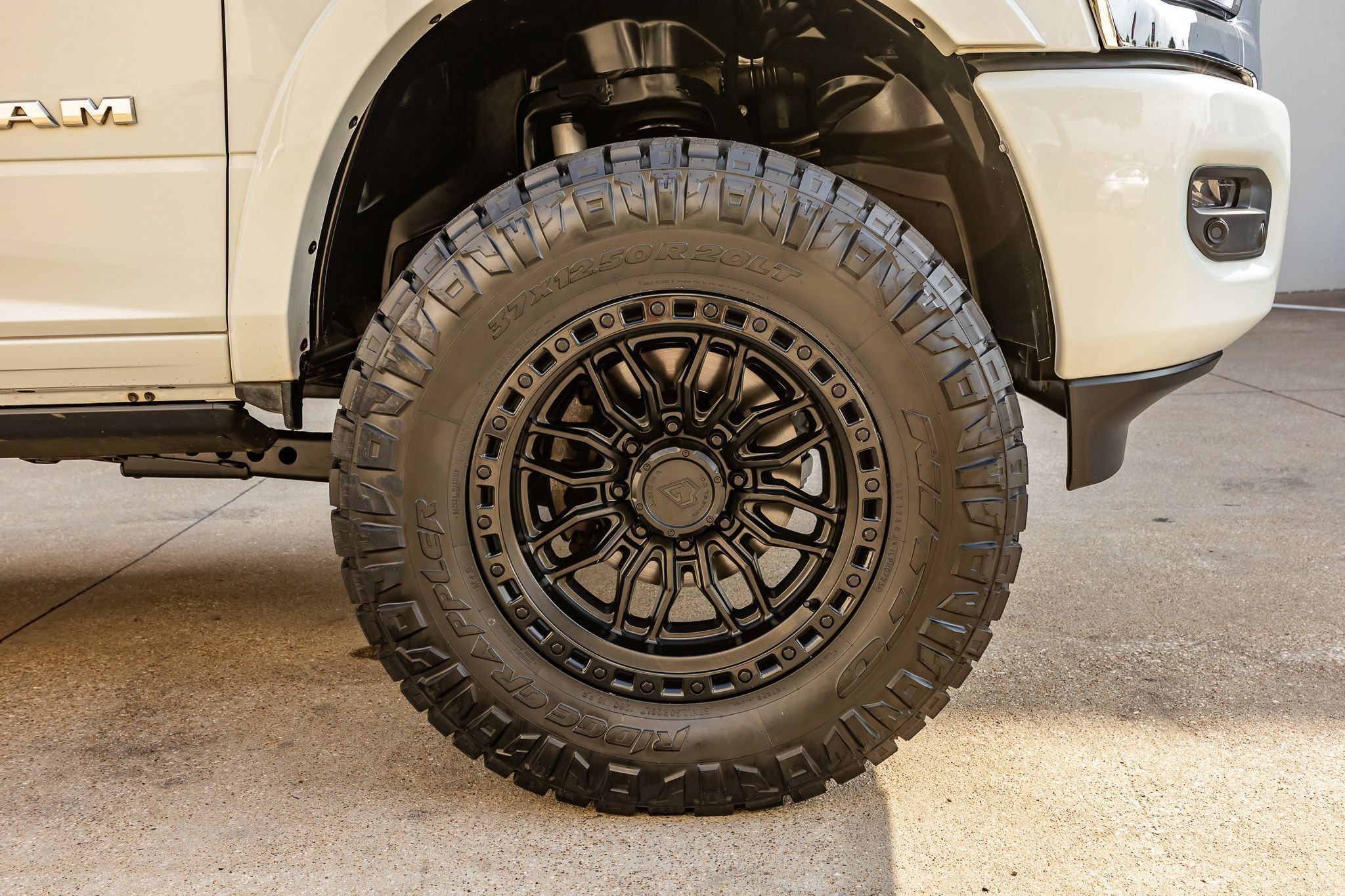 Used 2023 RAM 2500 Limited AWD/4WD image 12