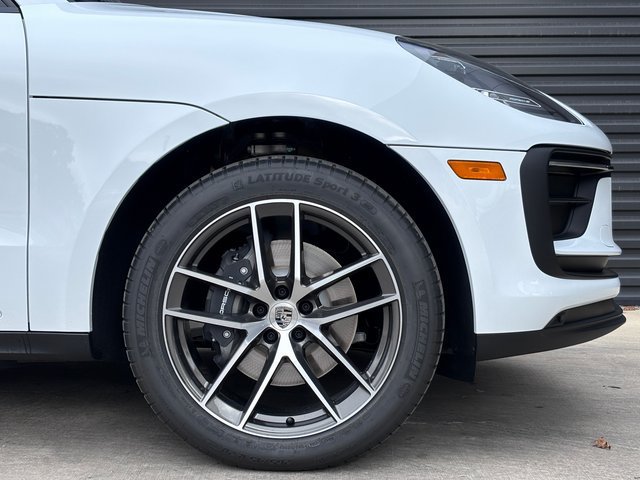 Certified 2026 Porsche Macan AWD/4WD image 11