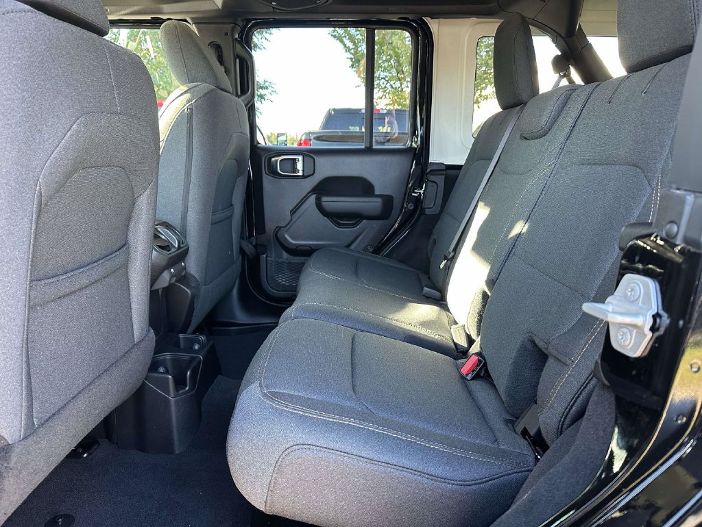 Used 2025 Jeep Wrangler Unlimited Sport AWD/4WD image 15