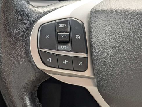 Used 2023 Ford Explorer XLT w/ Equipment Group 202A AWD/4WD image 29